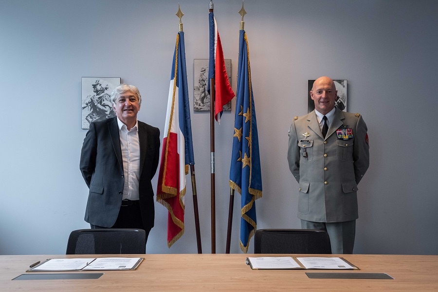 Le Vendredi 13 novembre 2020, le Directeur des Ressources Humaines de l'Armée de Terre (DRHAT), le général de corps d'armées frédéric HINGRAY signe la convention accord cadre avec la conférence des grandes écoles, à Balard, Paris.