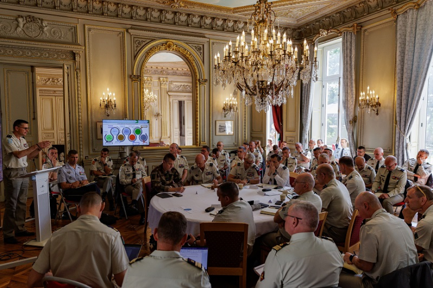 Quelle formation pour des chefs qui commandent, qui instruisent et qui combattent ?