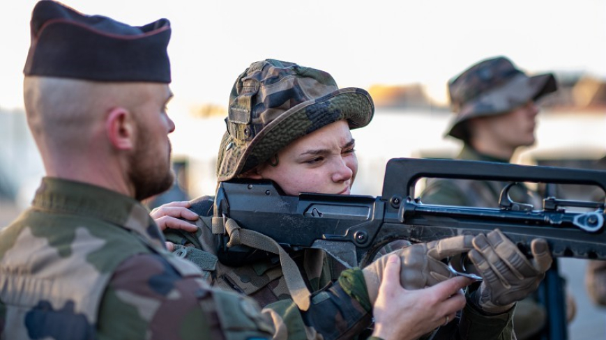 Formation des officiers réservistes : une évolution vers plus de flexibilité et d’exigence