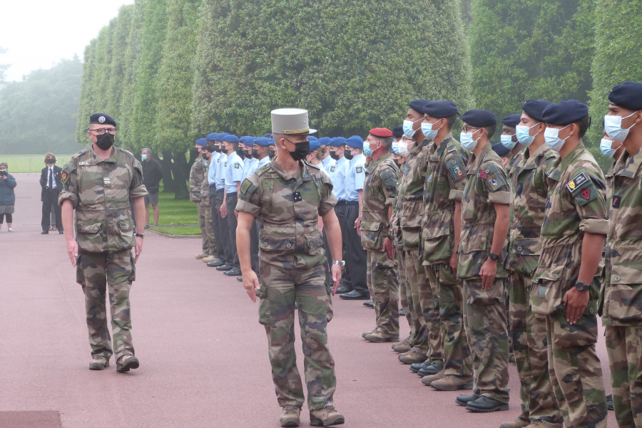 De futurs sous-officiers en activité mémorielle en Normandie
