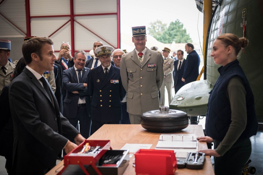 L’École Militaire Préparatoire Technique de Bourges, la nouvelle école de l’armée de Terre, officiellement inaugurée par le Président de la République